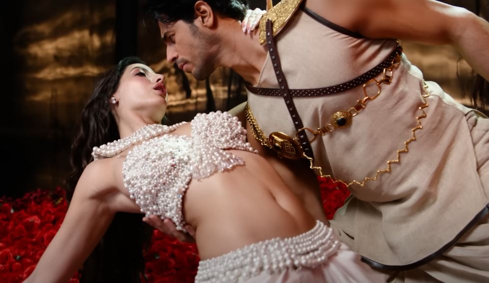 nora fatehi hot pics from song manike 😍👅 : r/NoraFatehi_FC