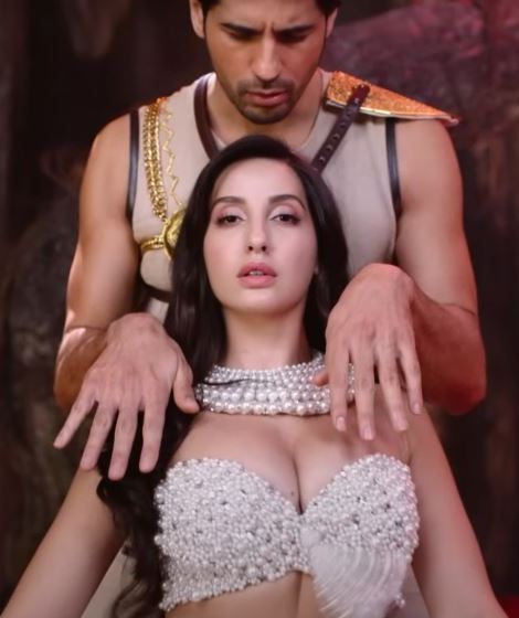 nora fatehi hot pics from song manike 😍👅 : r/NoraFatehi_FC