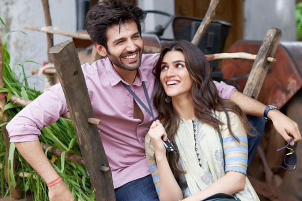 Kartik Aaryan and Kriti Sanon in Luka Chuppi