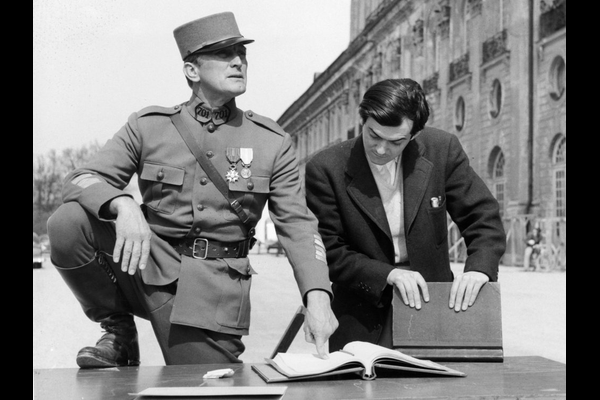 Kirk Douglas and Stanley Kubrick on location at Schleissheim Palace, Munich, Germany for Paths of Glory