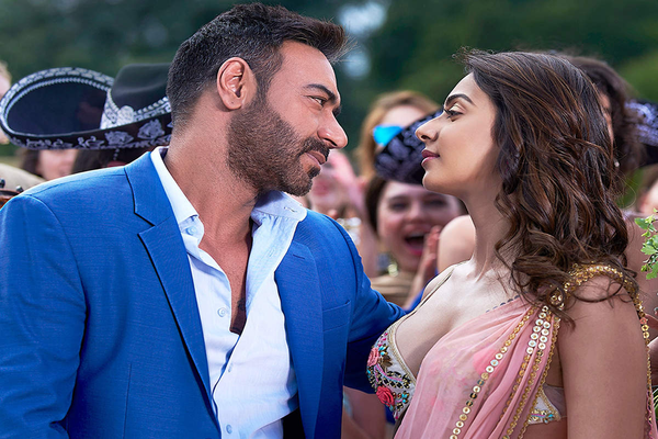 ajay devgn and rakul preet singh in de de pyaar de movie