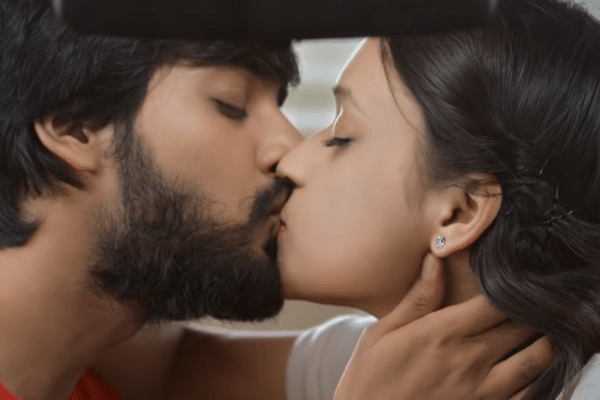 Aarti Gupta Hot Kiss in ZEE5 NERD