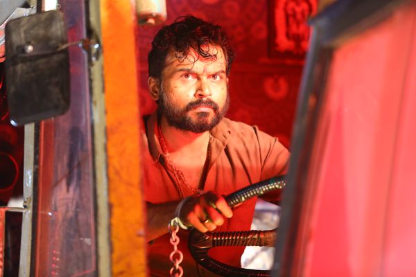 Karthi in Kaithi Review