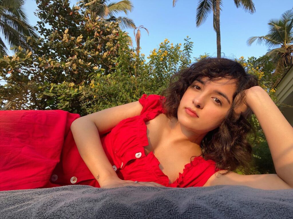 Shirley Setia Hot Red