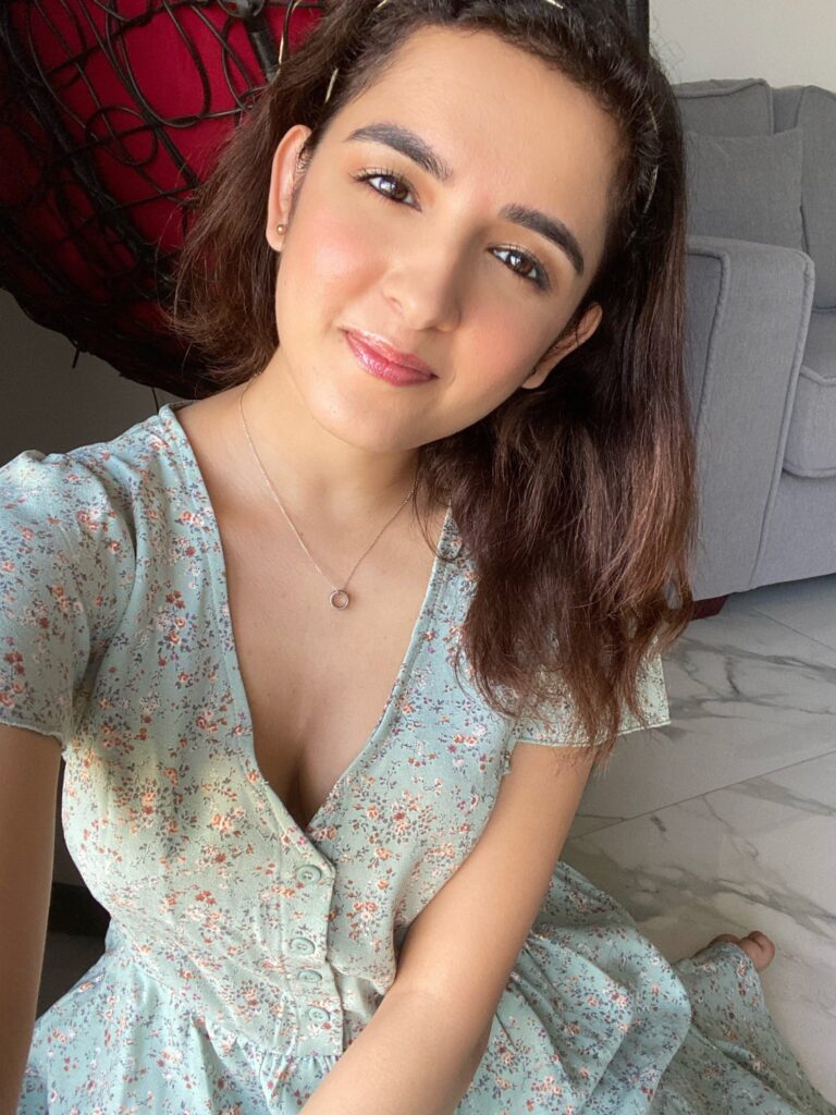 Shirley Setia Hot Selfie