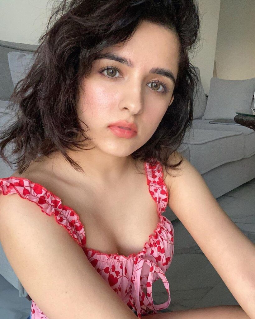 Shirley Setia Hot and Cute