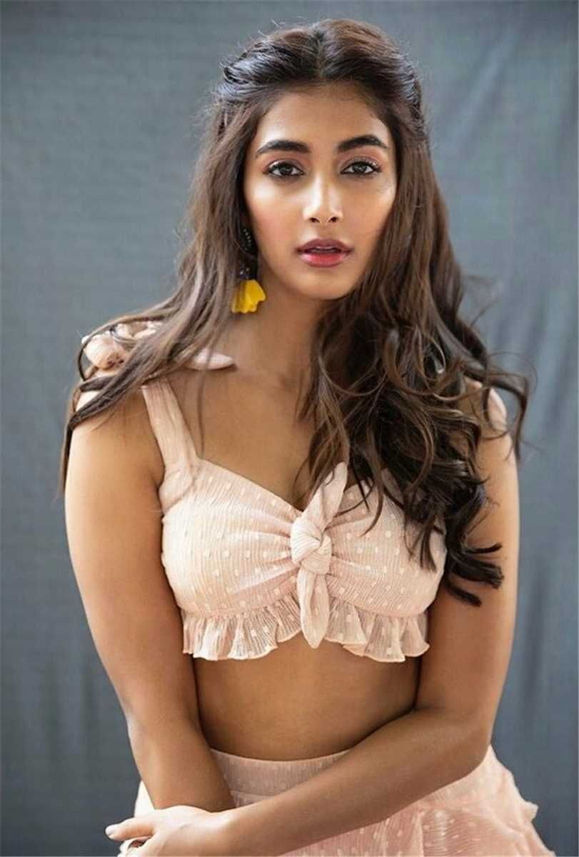 Pooja Hegde Hot Expressions