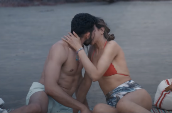 Deepika Padukone Hot Kiss Gehraiyaan Siddhant Chaturvedi