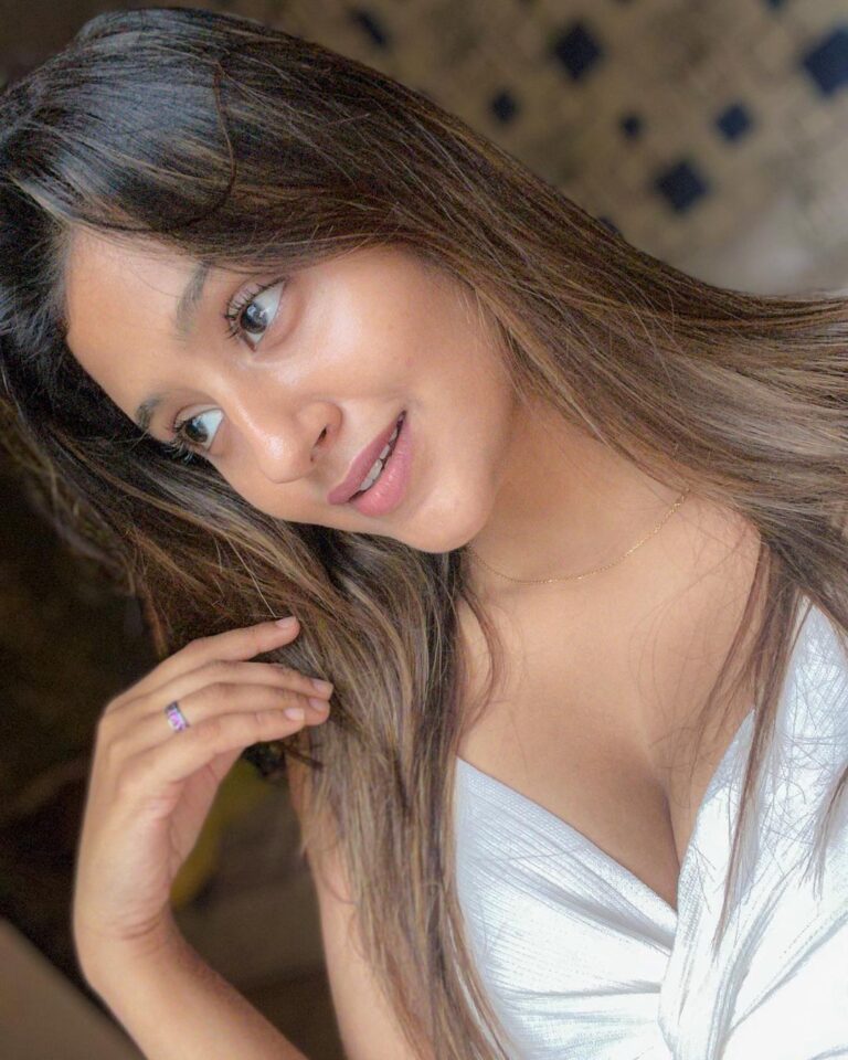 16 Anjali Arora Hot Instagram Photos | Sexy Anjali Arora - Just For