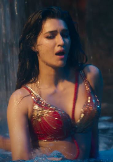 21 Kriti Sanon Hot Stills Thumkeshwari Song From Bhediya Just For Movie Freaks