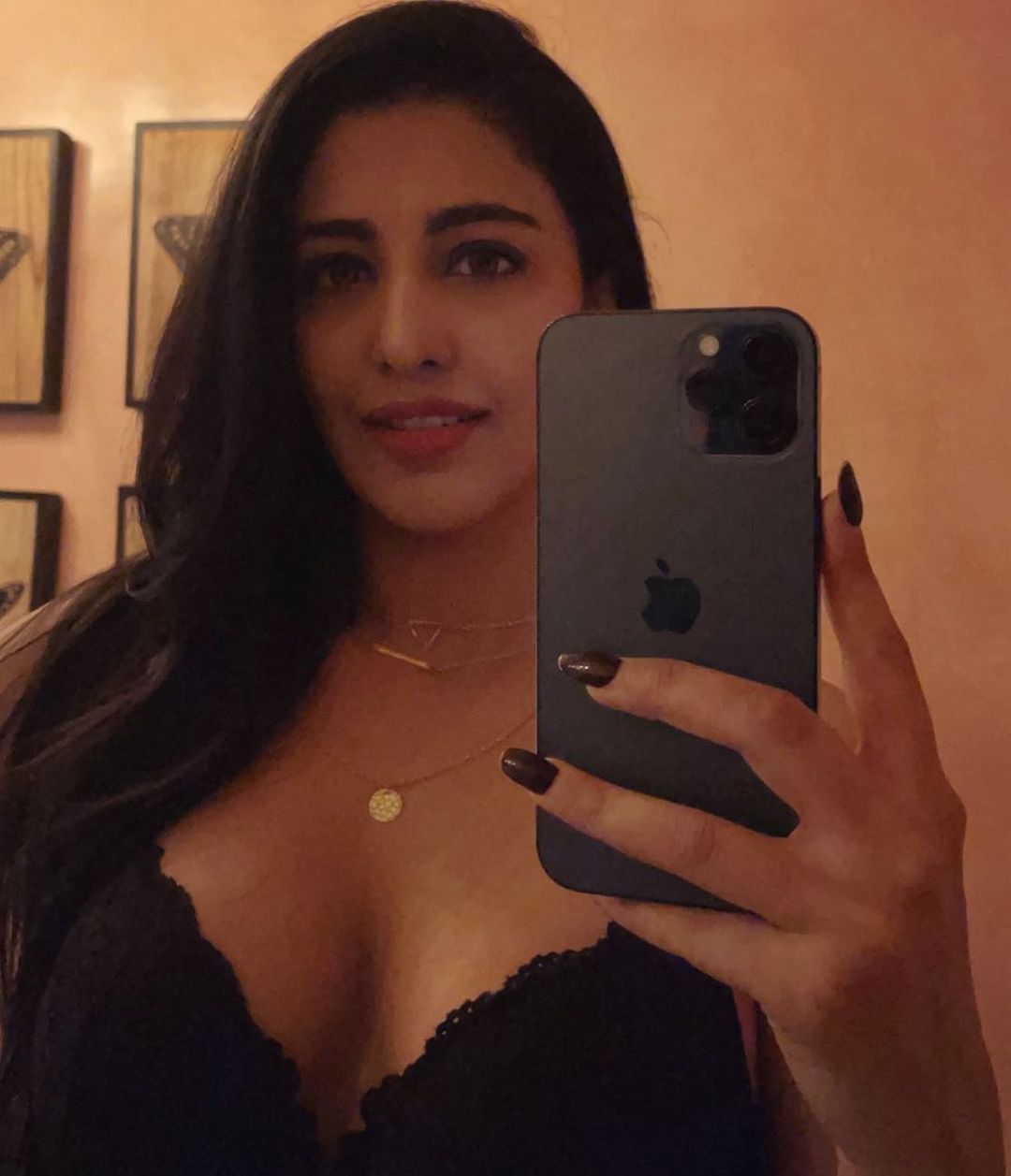 Daksha Nagarkar Hot Selfie