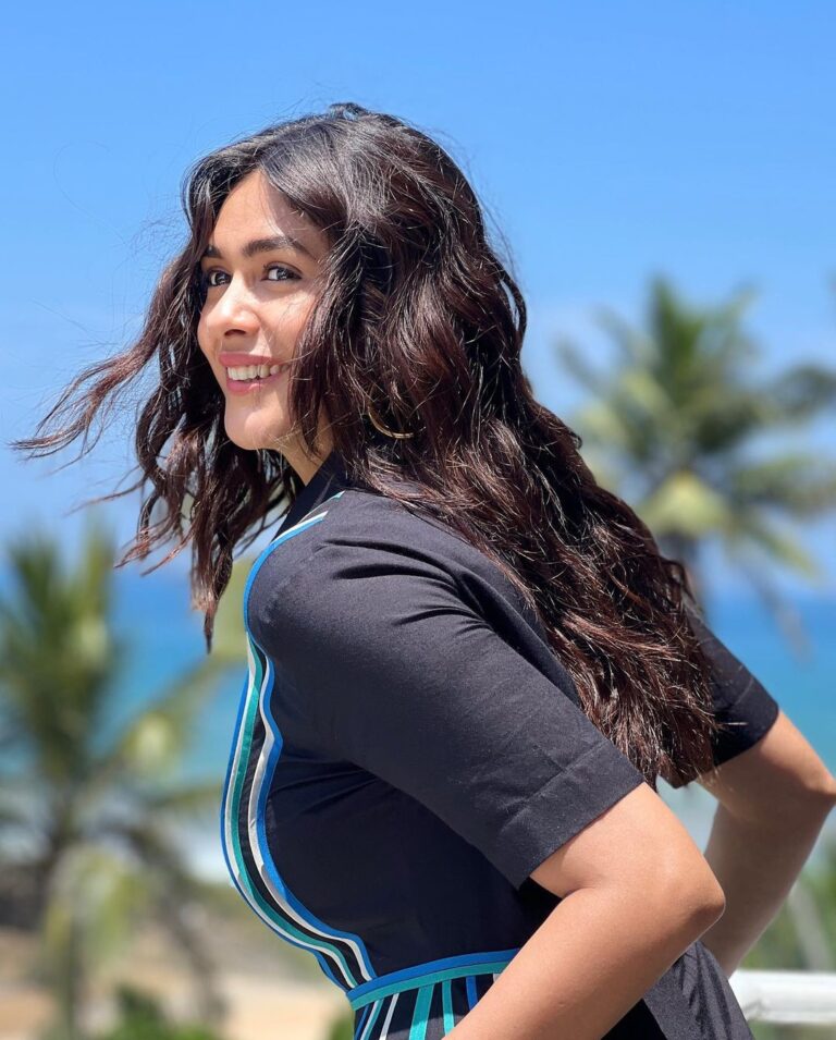 17 Mrunal Thakur Hot New Pics Sexy Mrunal Thakur Just For Movie Freaks 17-mrunal-thakur-hot-new-pics-sexy-mrunal-thakur-just-for-movie-freaks