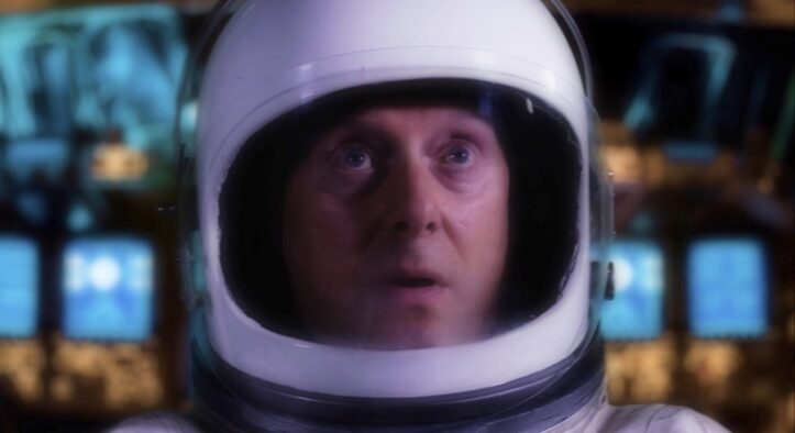 Alien Love Review: A Low-Stakes, Goofy Good Time!